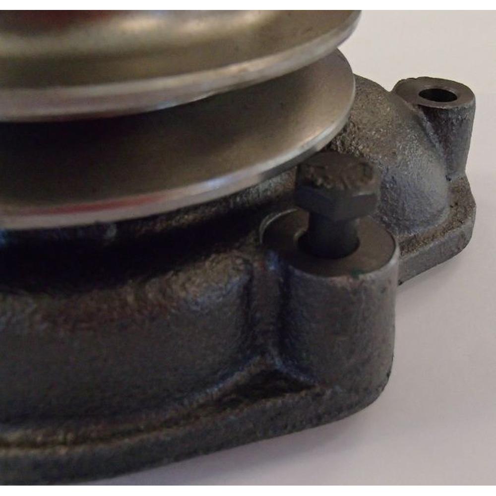 Water Pump Fits Massey Ferguson 25 130, Fits New Holland L555, Fits Bobcat 825,
